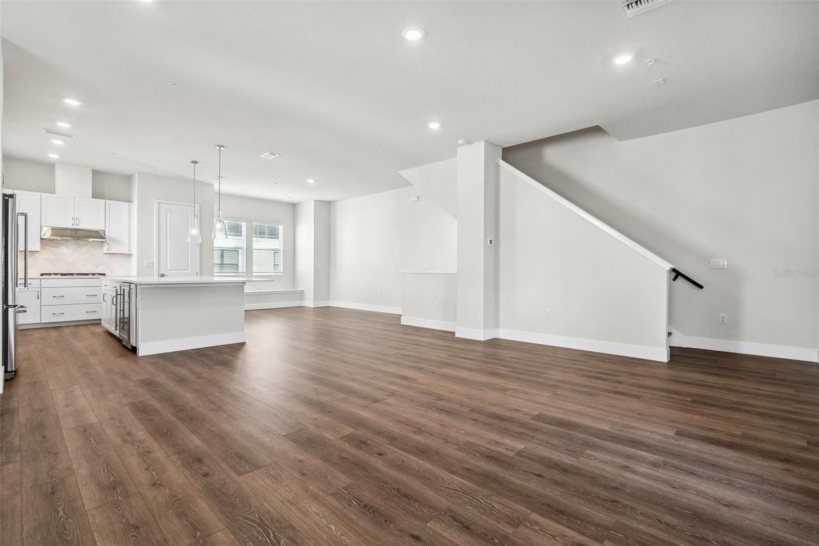 EMERALD LANDING AT WATERSIDE - Residential Lease