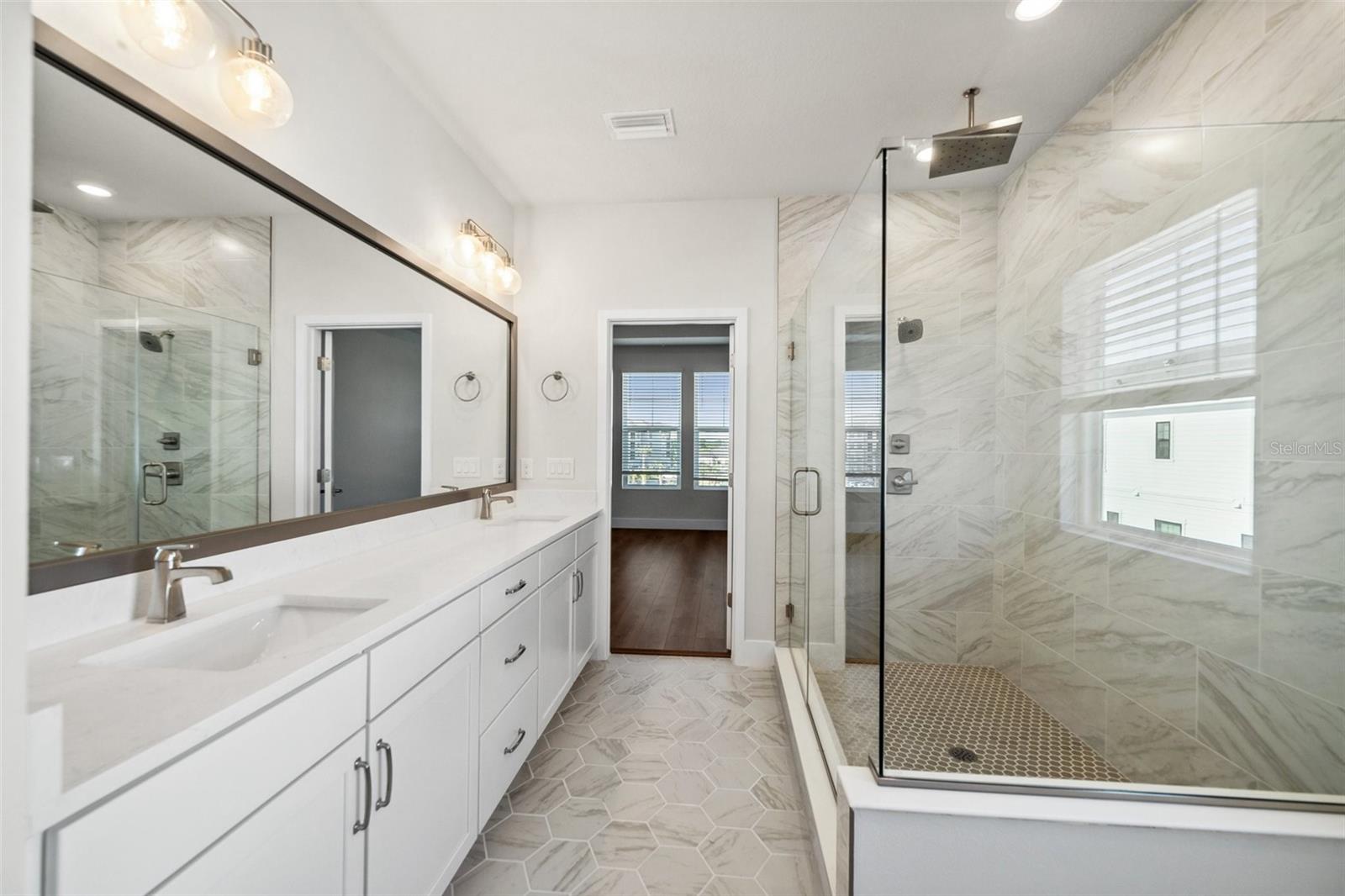 EMERALD LANDING AT WATERSIDE - Residential Lease