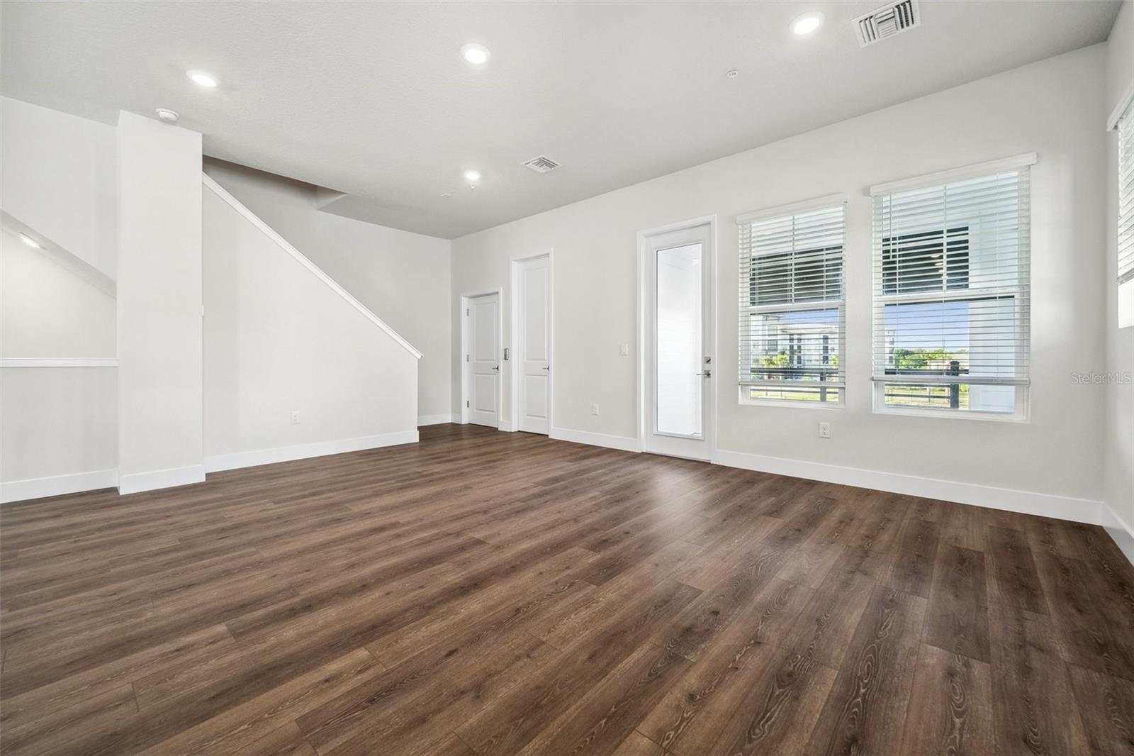 EMERALD LANDING AT WATERSIDE - Residential Lease