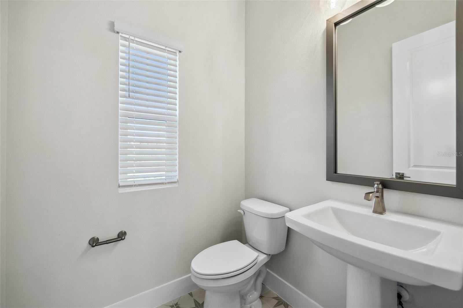 EMERALD LANDING AT WATERSIDE - Residential Lease