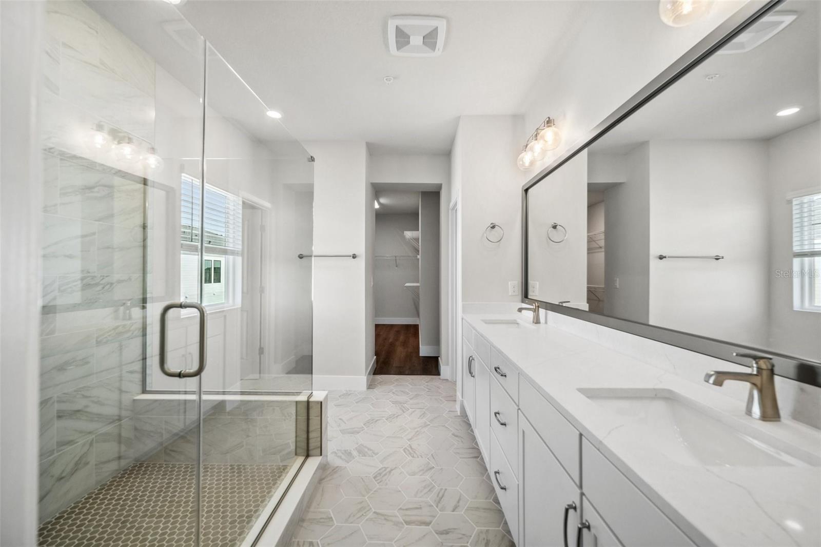 EMERALD LANDING AT WATERSIDE - Residential Lease