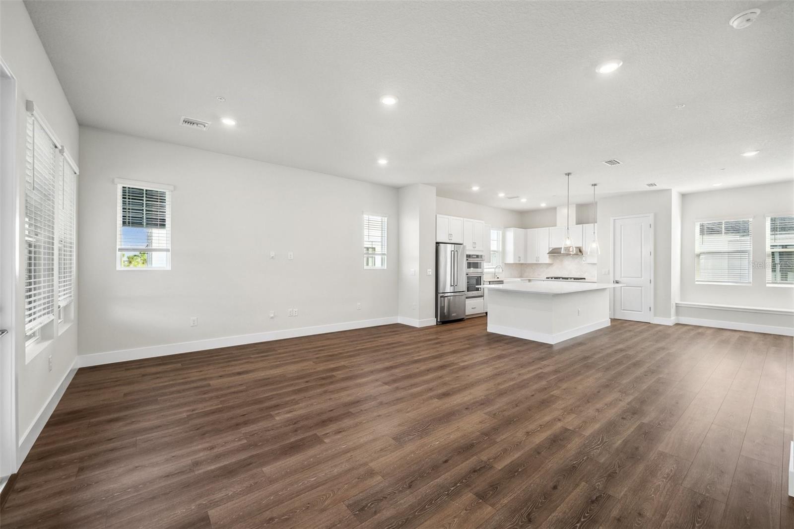 EMERALD LANDING AT WATERSIDE - Residential Lease