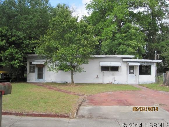 This property is eligible under the Freddie Mac First Look Initiative through July 6, 2014.  Buyer to pay Doc Stamps on the Deed.   2 bedrooms/1 bath and enclosed porches add additional living area.  Nice street close to banks and restaurants. ;Water: City