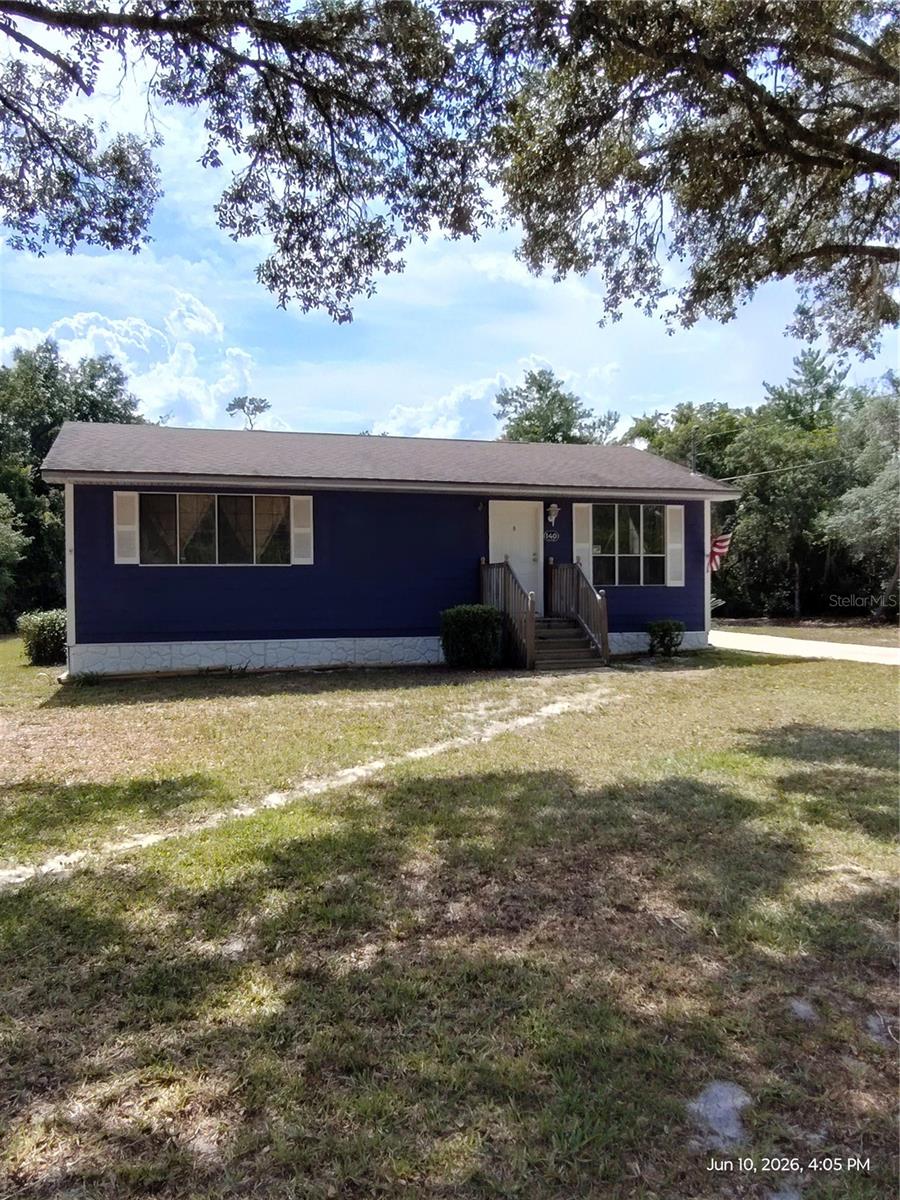 Charming 3-Bedroom Home with Large Yard in Ocklawaha!

Looking for the perfect place to call home? This charming 3-bedroom, 1.5-bath home may be just what you've been searching for! Filled with natural light and cozy charm, this well-maintained home offers comfortable living on a spacious lot with plenty of room to enjoy the outdoors.

Conveniently located near Ocala and The Villages, you'll enjoy easy access to shopping, dining, entertainment, and everyday conveniences while still appreciating the peaceful atmosphere of a home that's pleasantly off the beaten path.

Clean, cute, and priced to rent quickly, this inviting property offers the perfect combination of comfort, value, and location.