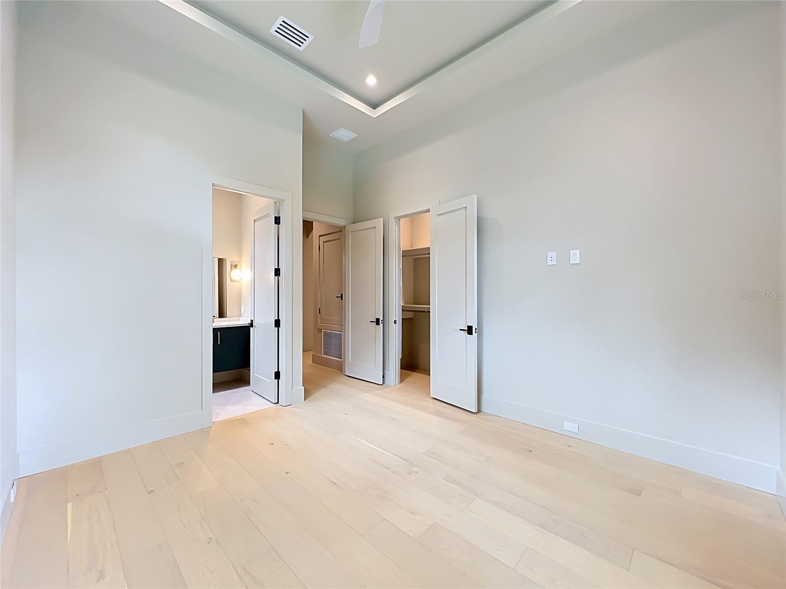 LAKE FOREST PARK - Residential