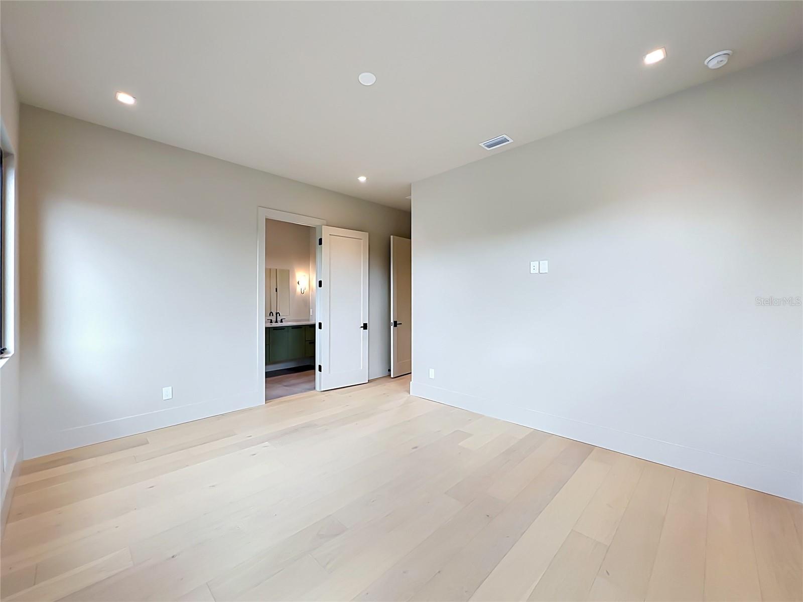 LAKE FOREST PARK - Residential