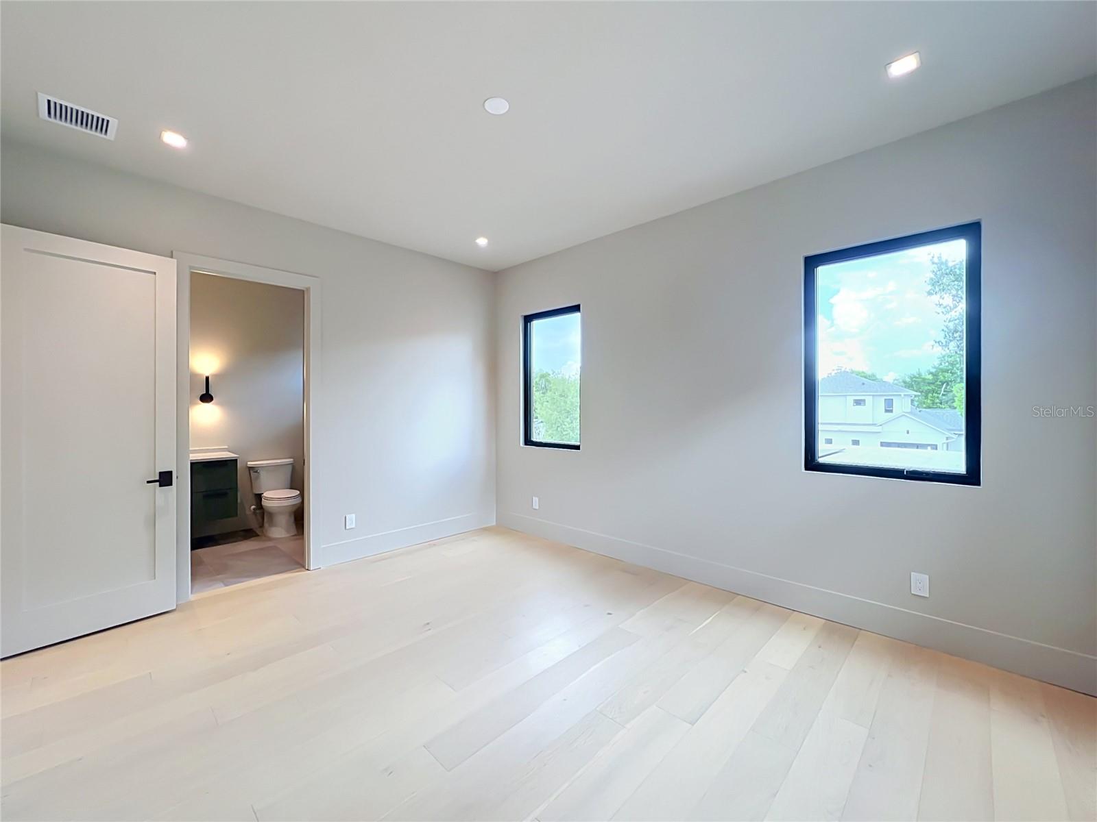 LAKE FOREST PARK - Residential