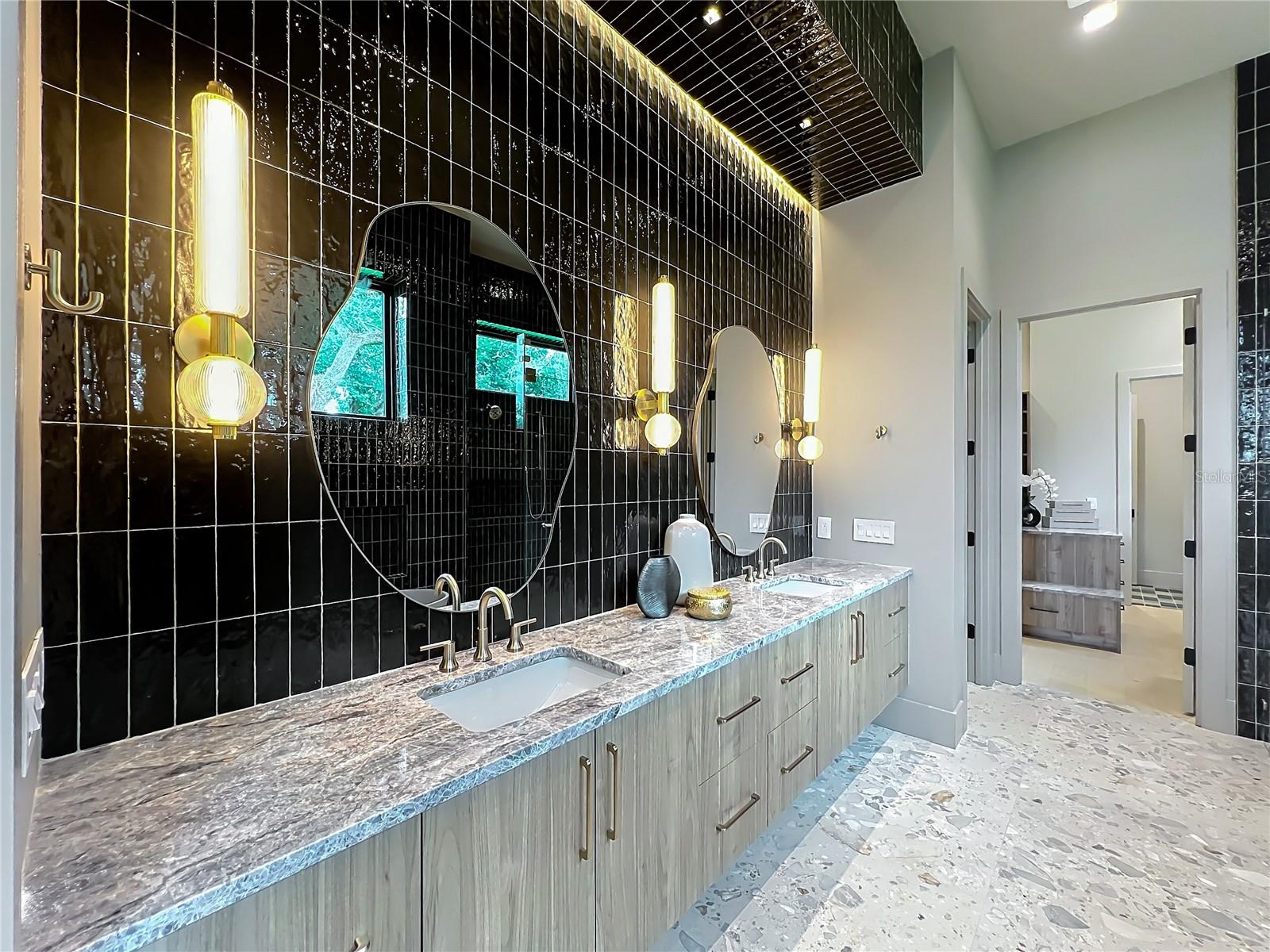 LAKE FOREST PARK - Residential