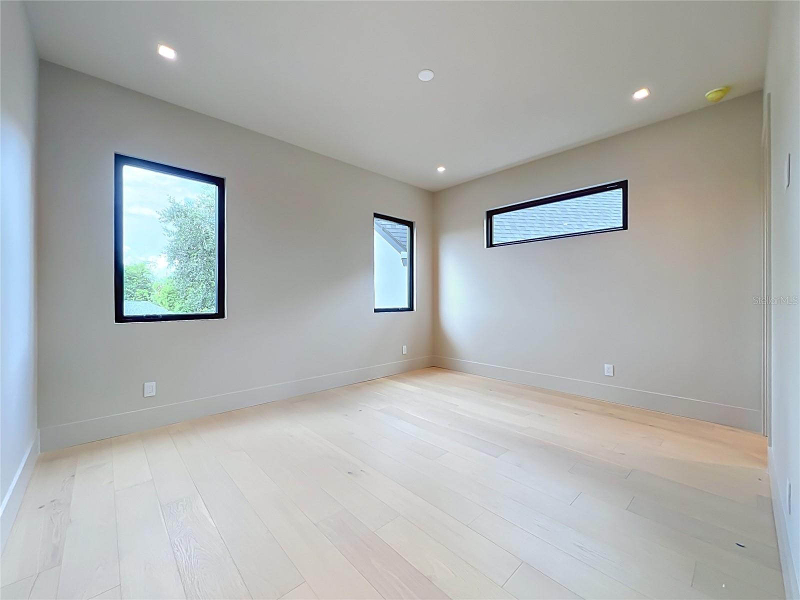 LAKE FOREST PARK - Residential