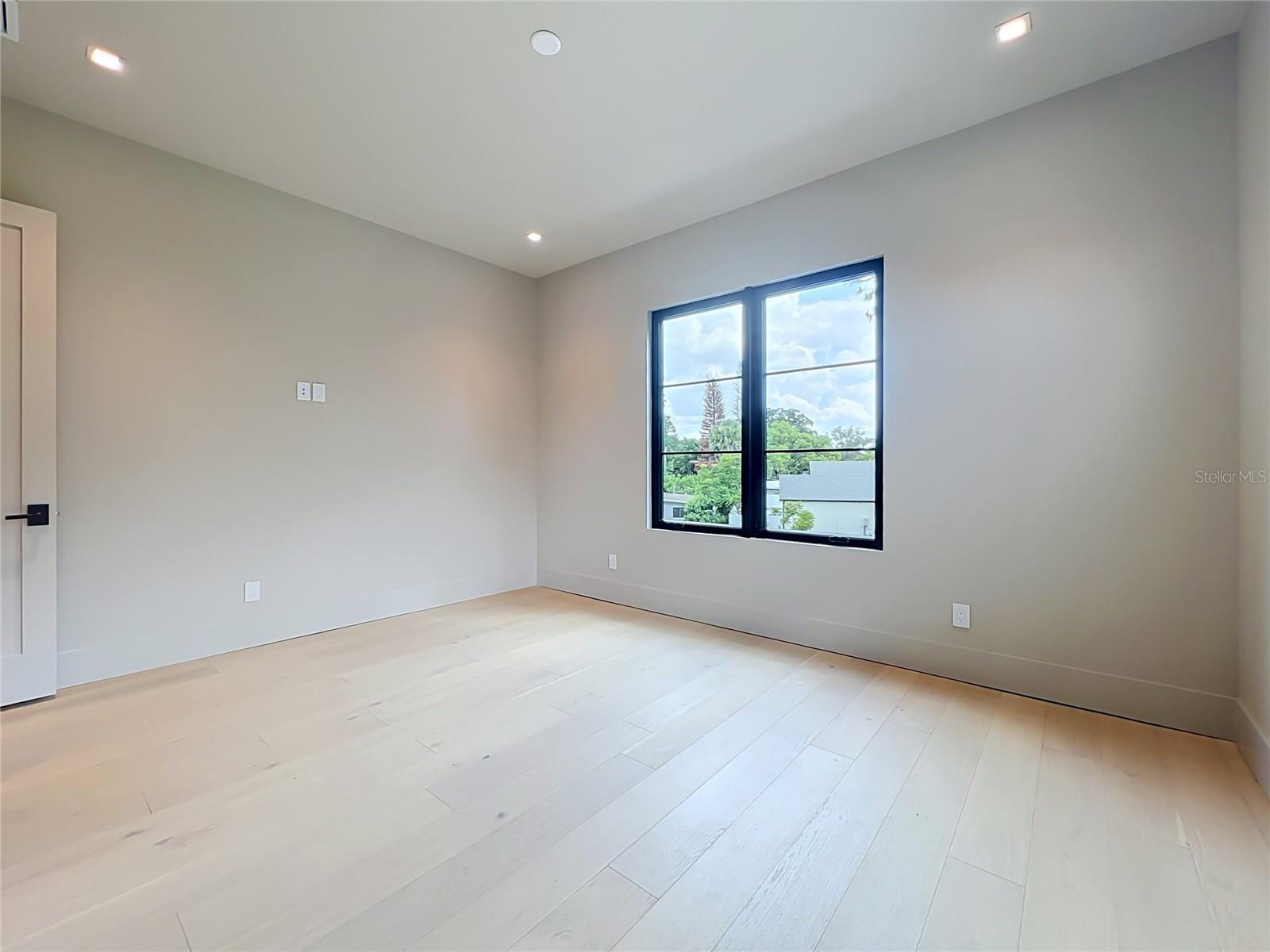 LAKE FOREST PARK - Residential