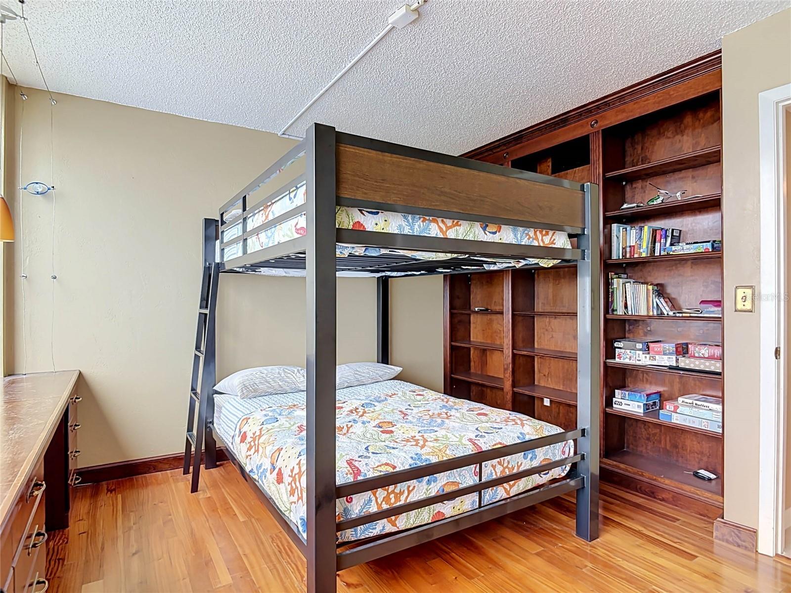 NAUTILUS CONDO - Residential