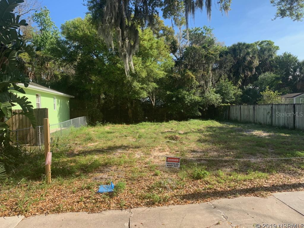 Beautiful area in Historic New Smyrna Beach. Walking distance to Canal Street and Riverside Drive. Short street with older homes that have been restored. Short term rentals allowed. Minimum sq. ft for a home is 600. Cleared and ready to build your dream home, bring your ideas for the perfect beach cottage. ;Water: Available at Site