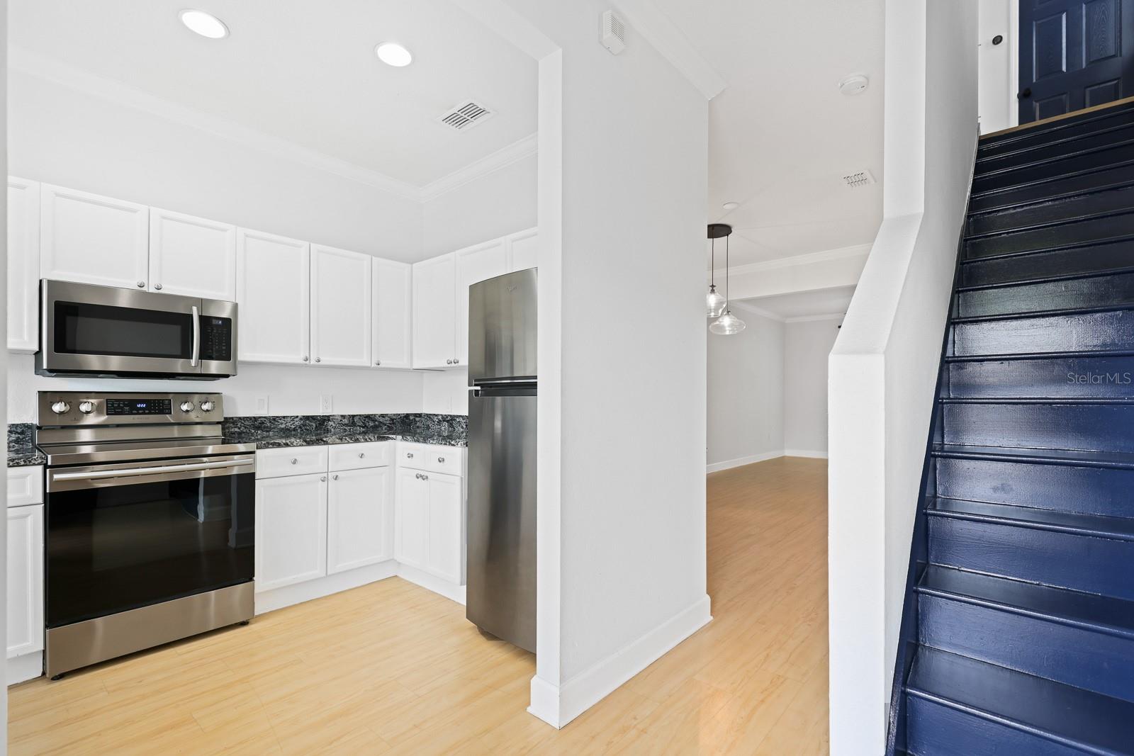 WESTSHORE TWNHMS - Residential Lease
