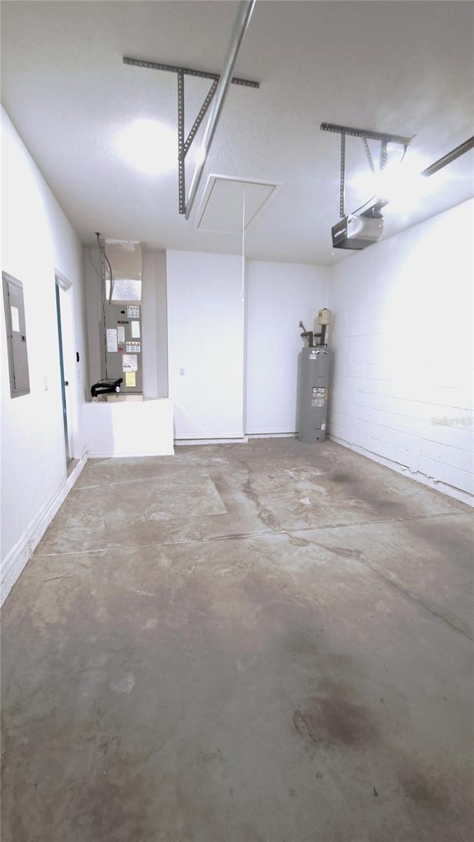 PALM COAST/EASTHAMPTON SEC 34 - Residential Lease