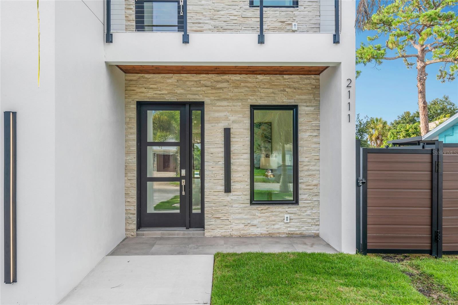LA LINDA TERRACE - Residential