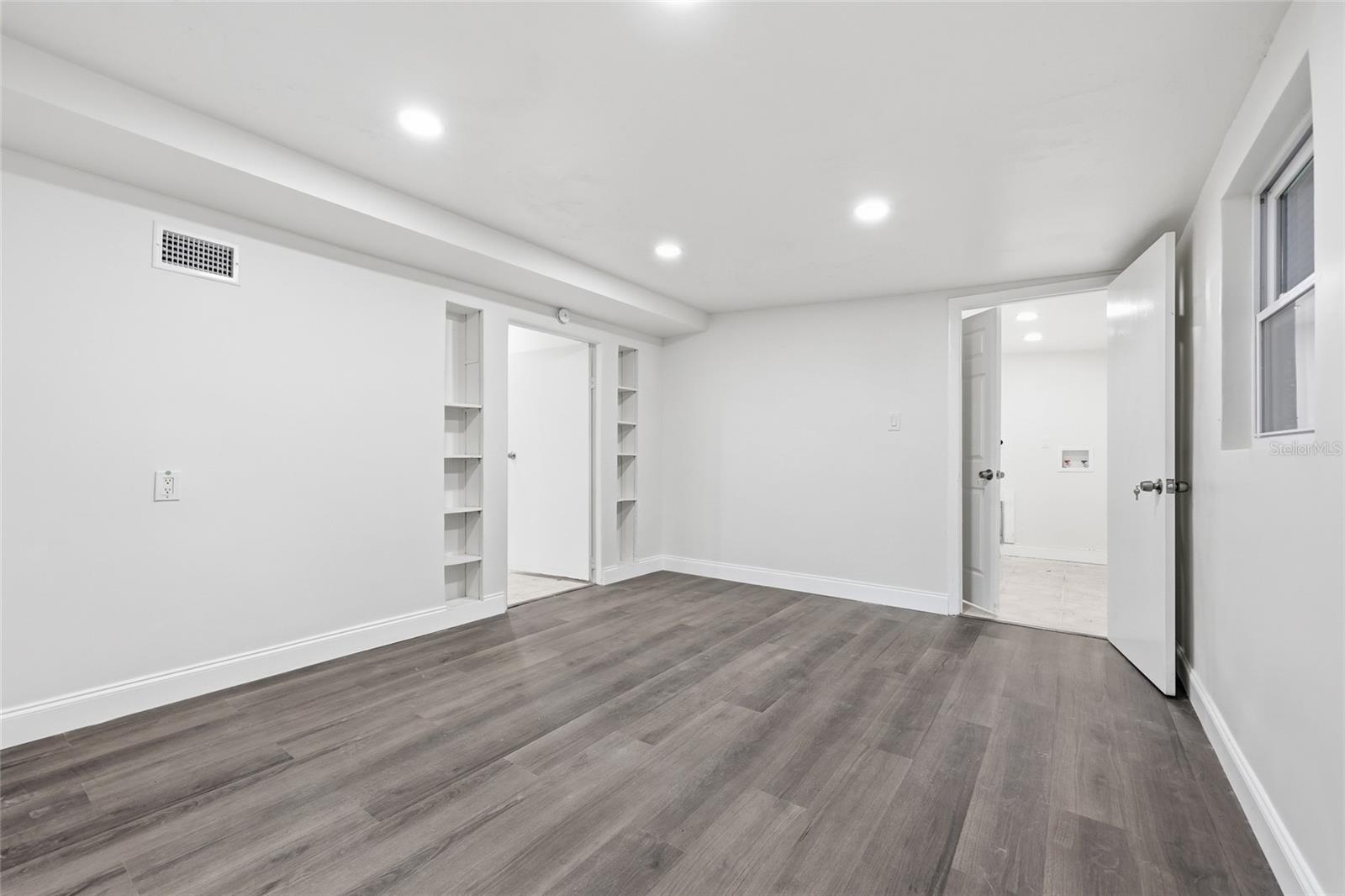 HIGHLAND COURT MANOR - Residential