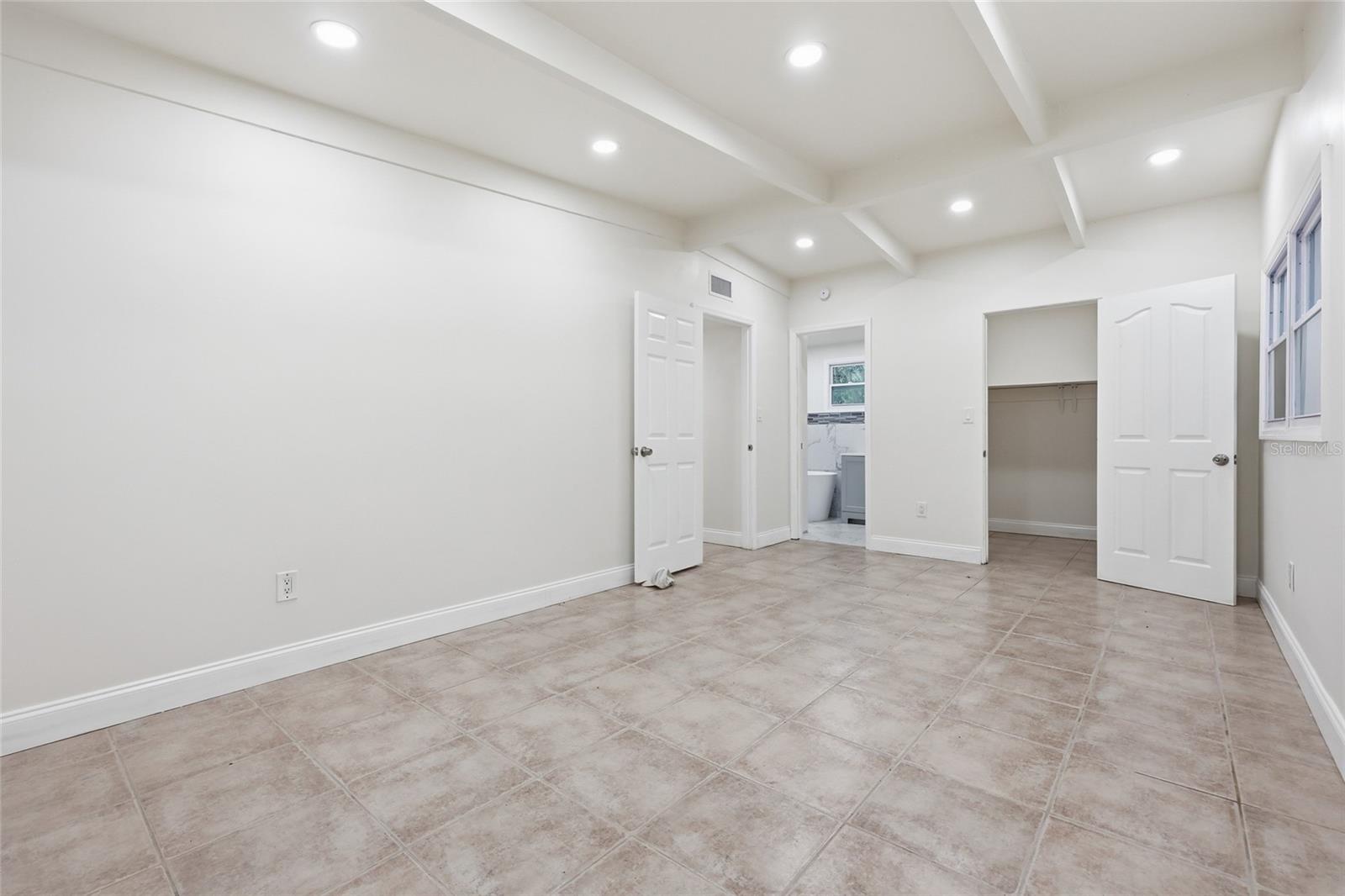 HIGHLAND COURT MANOR - Residential