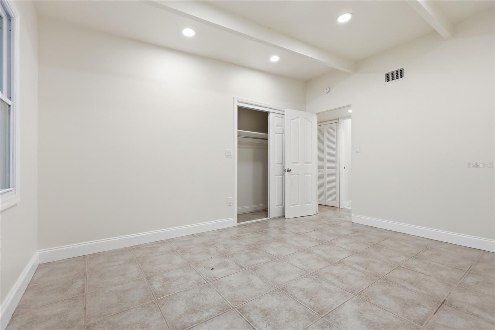HIGHLAND COURT MANOR - Residential