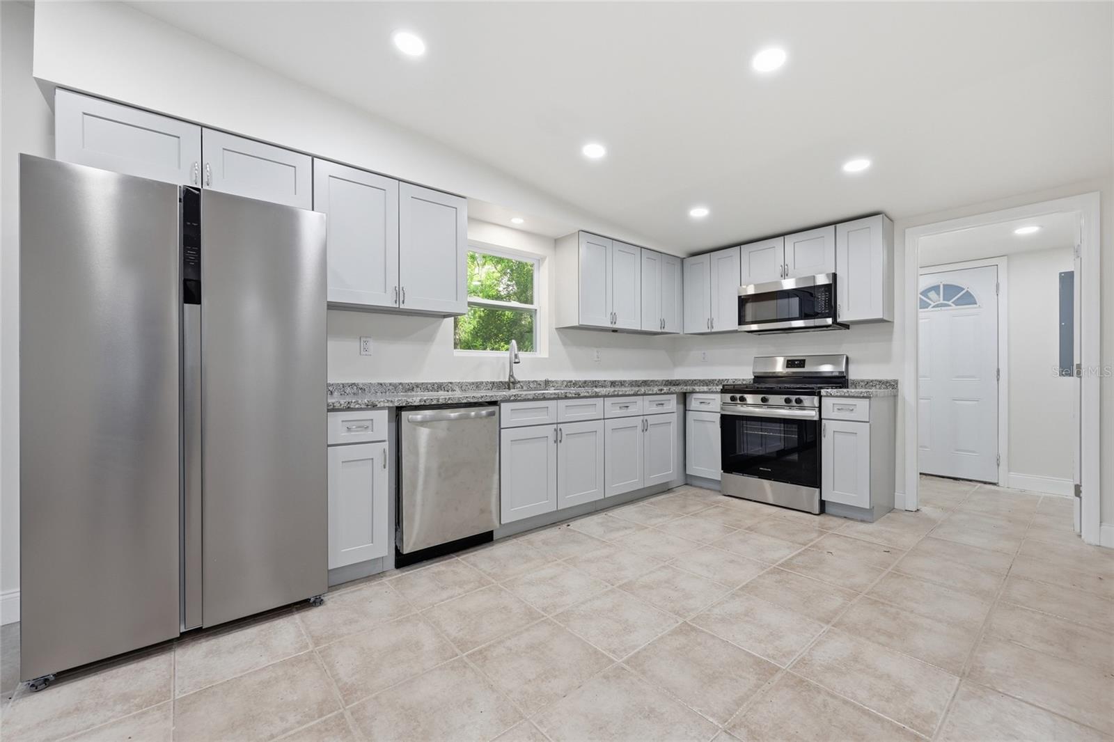 HIGHLAND COURT MANOR - Residential