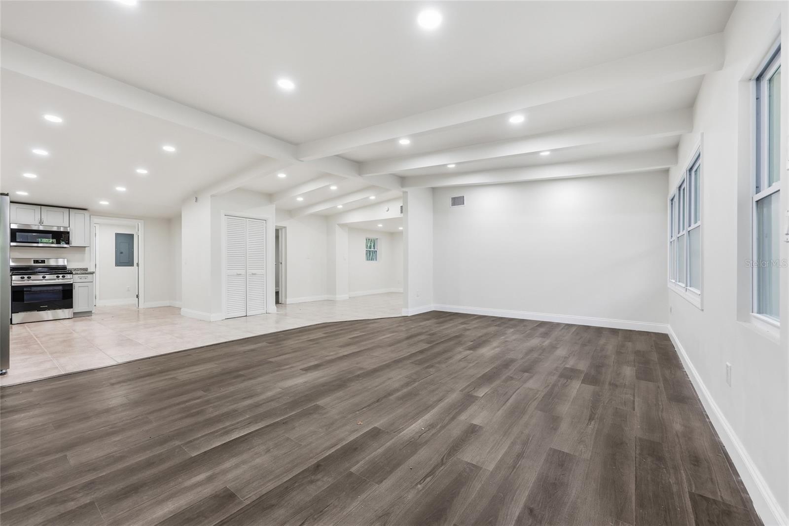 HIGHLAND COURT MANOR - Residential