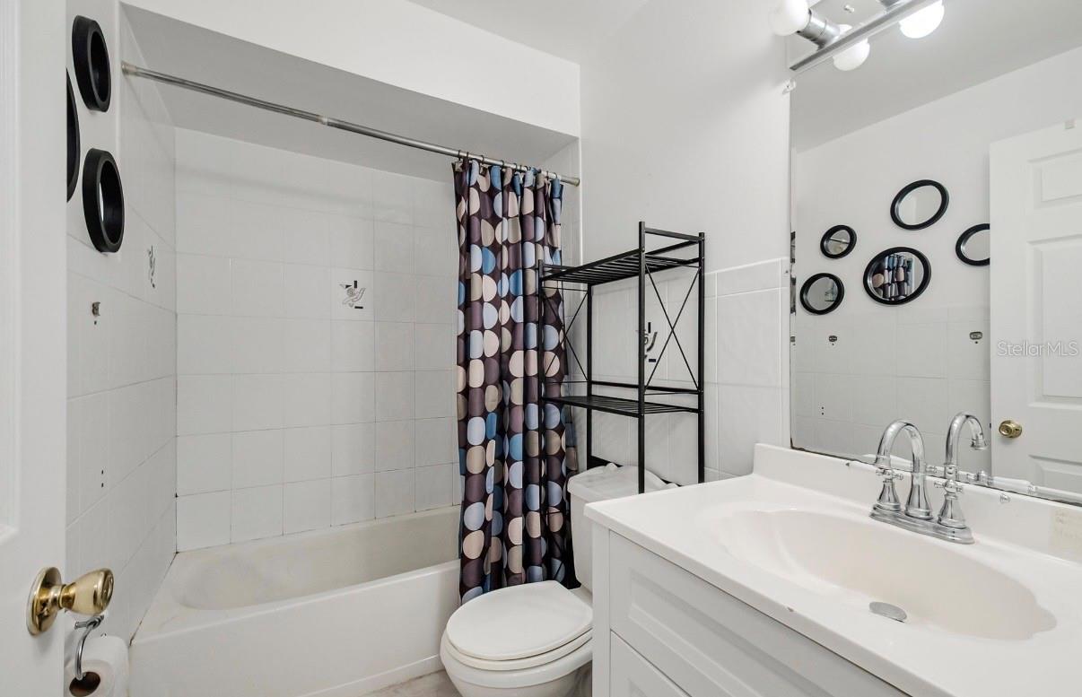 TOWN & COUNTRY ESTATES UNIT 1 - Residential