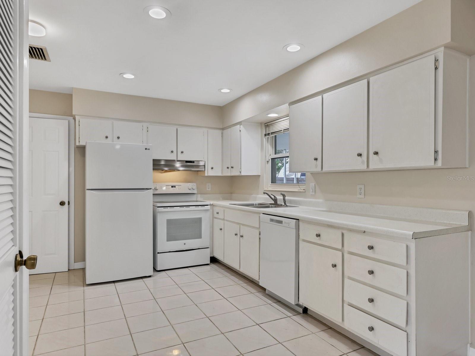 FAIRWAY ACRES UNIT THREE - Residential