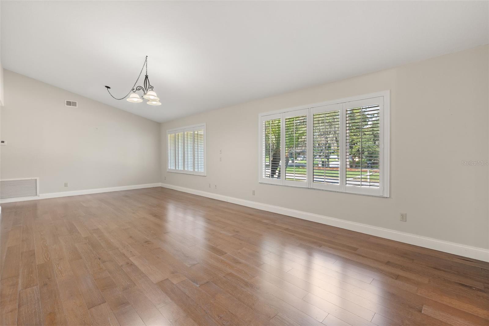 TURNBURY WOODS - Residential
