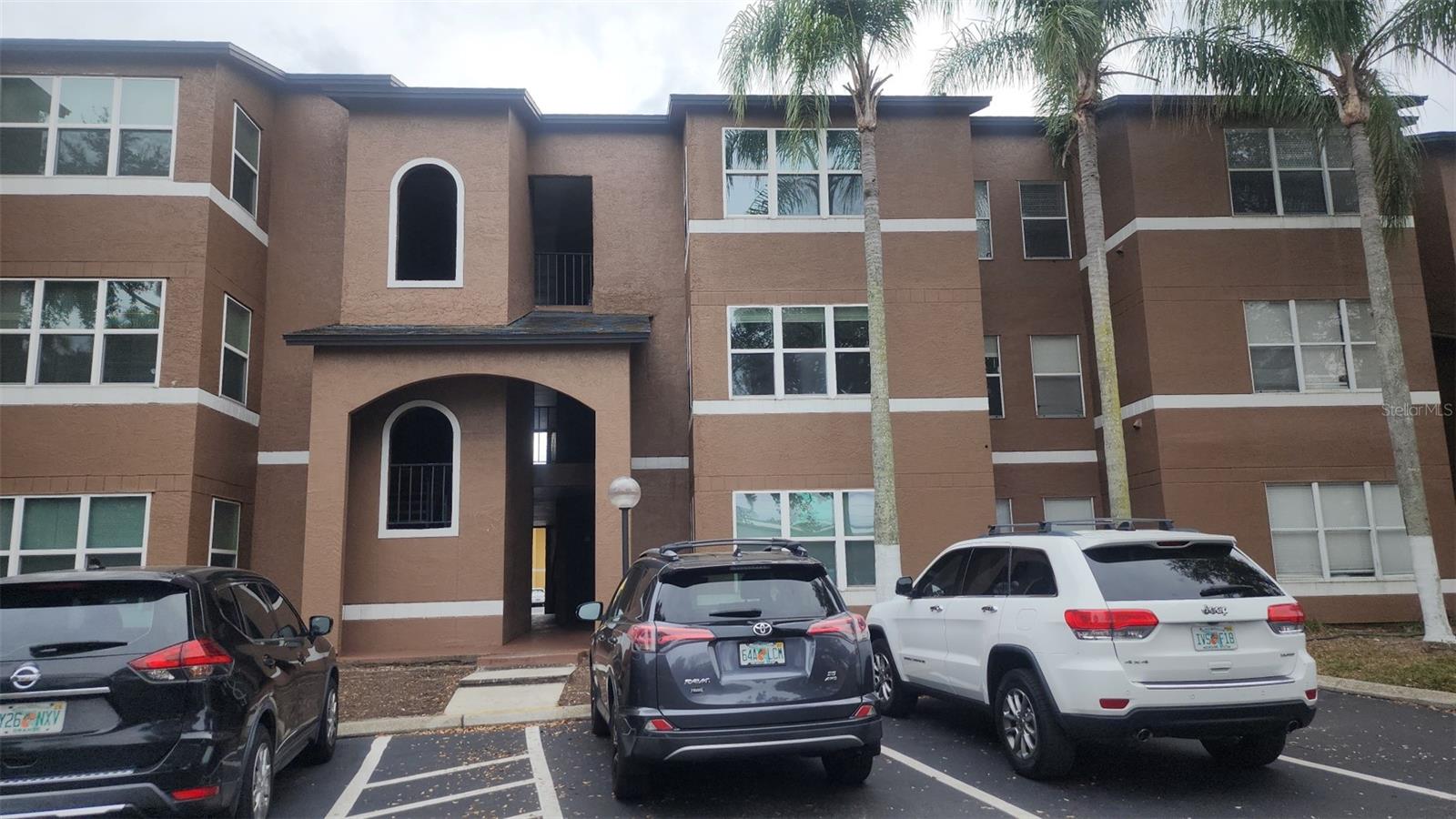 1/1  condo in this gated community just minutes from the Orlando International Airport.  settle into a convenient and comfortable home, this property checks all the boxes. Open living concept. There is a dining area is next to the kitchen.  There is a laundry closet and updated bathrooms. The community is gated and has well kept grounds and amenities. Located close to major highways, shopping, dining, and just minutes from the airport. Community amenities include a swimming pool, a fitness center, and a clubhouse.