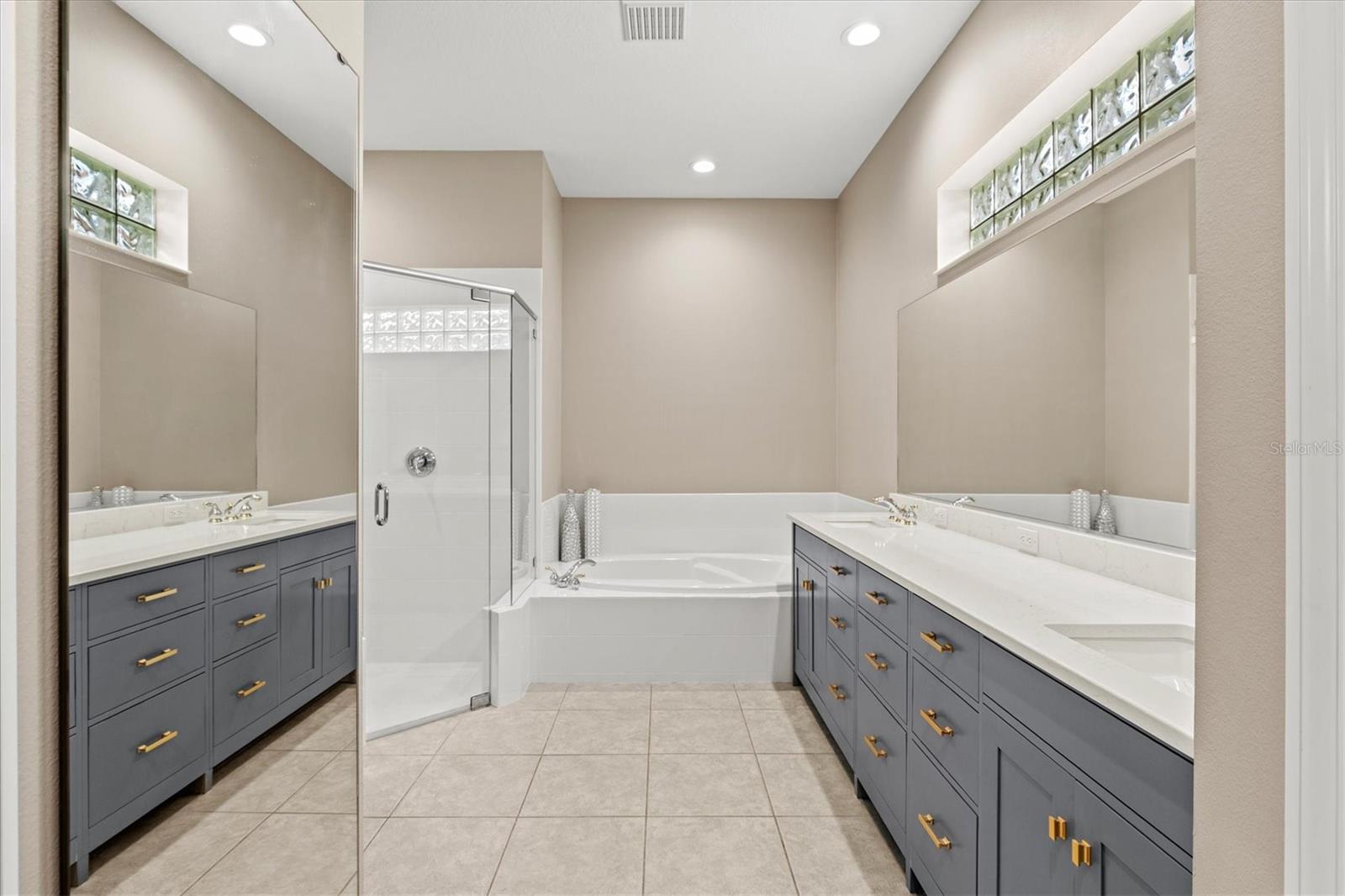 WILLOWBROOK - Residential