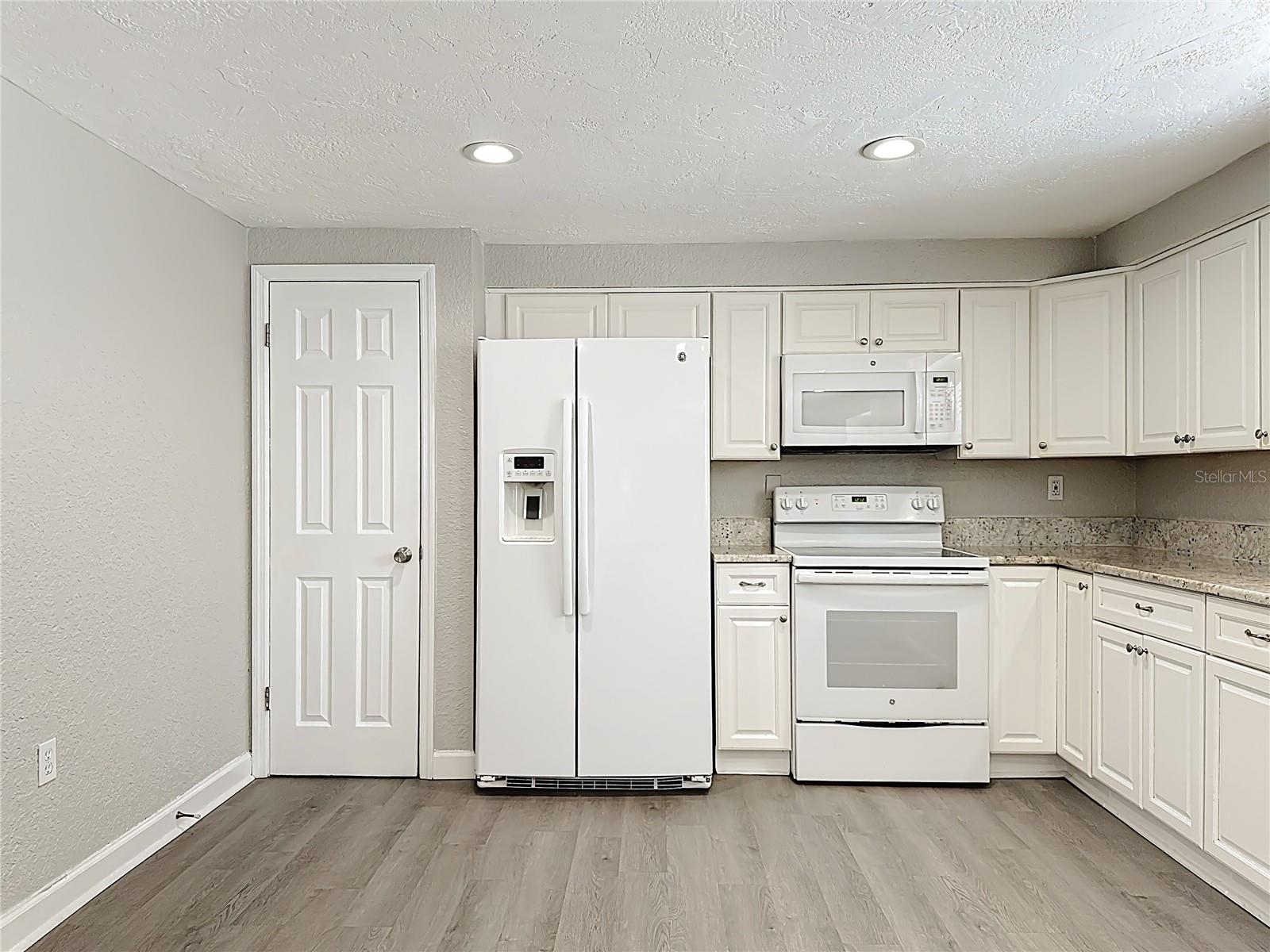 HARBOR OAKS - Residential