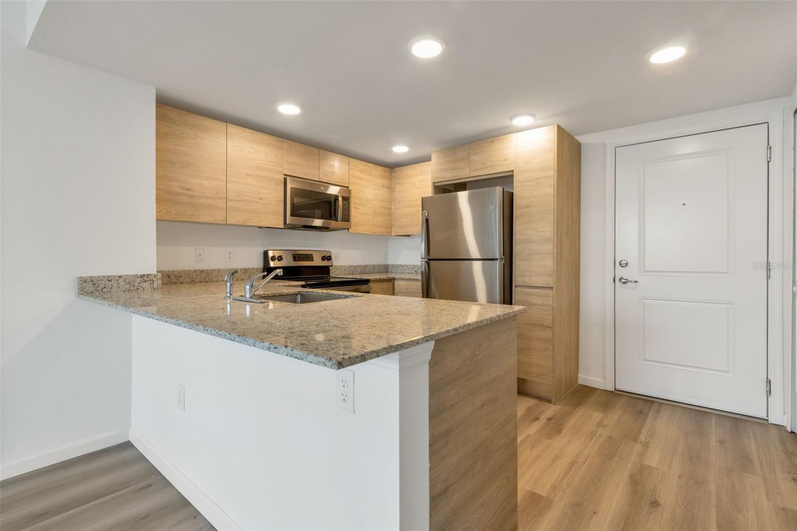 SANDLAKE STATION BLDG 2 - Residential