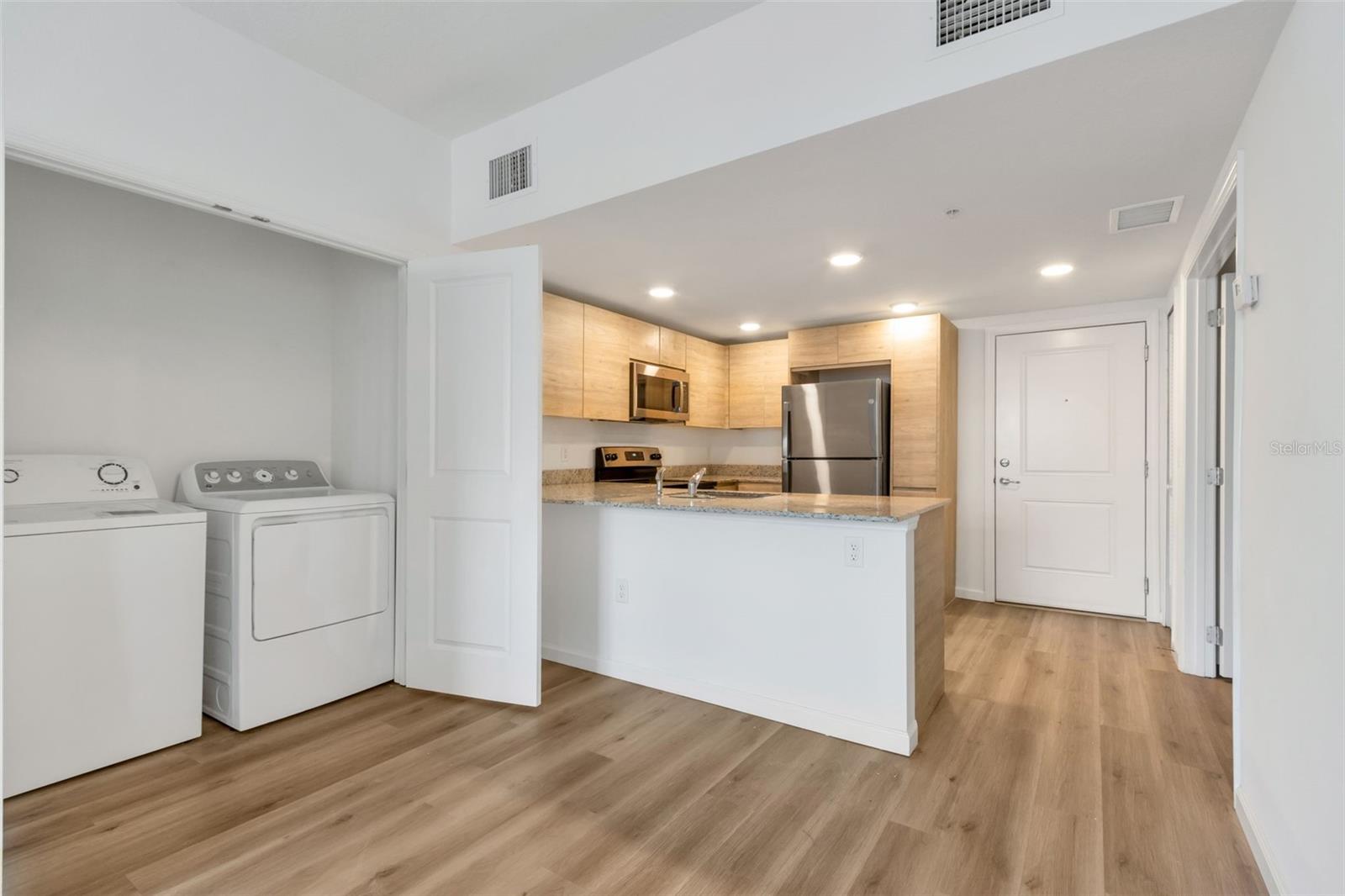 SANDLAKE STATION BLDG 2 - Residential