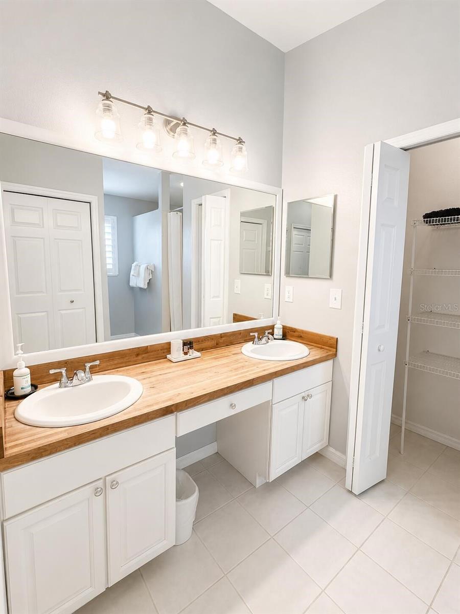 MARINERS POINTE OF INDIAN SHORES CONDO - Residential