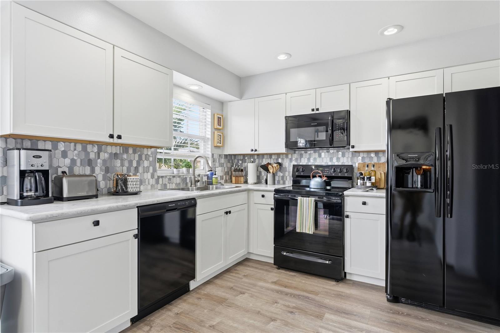 LAKEBRIDGE PH II & III - Residential