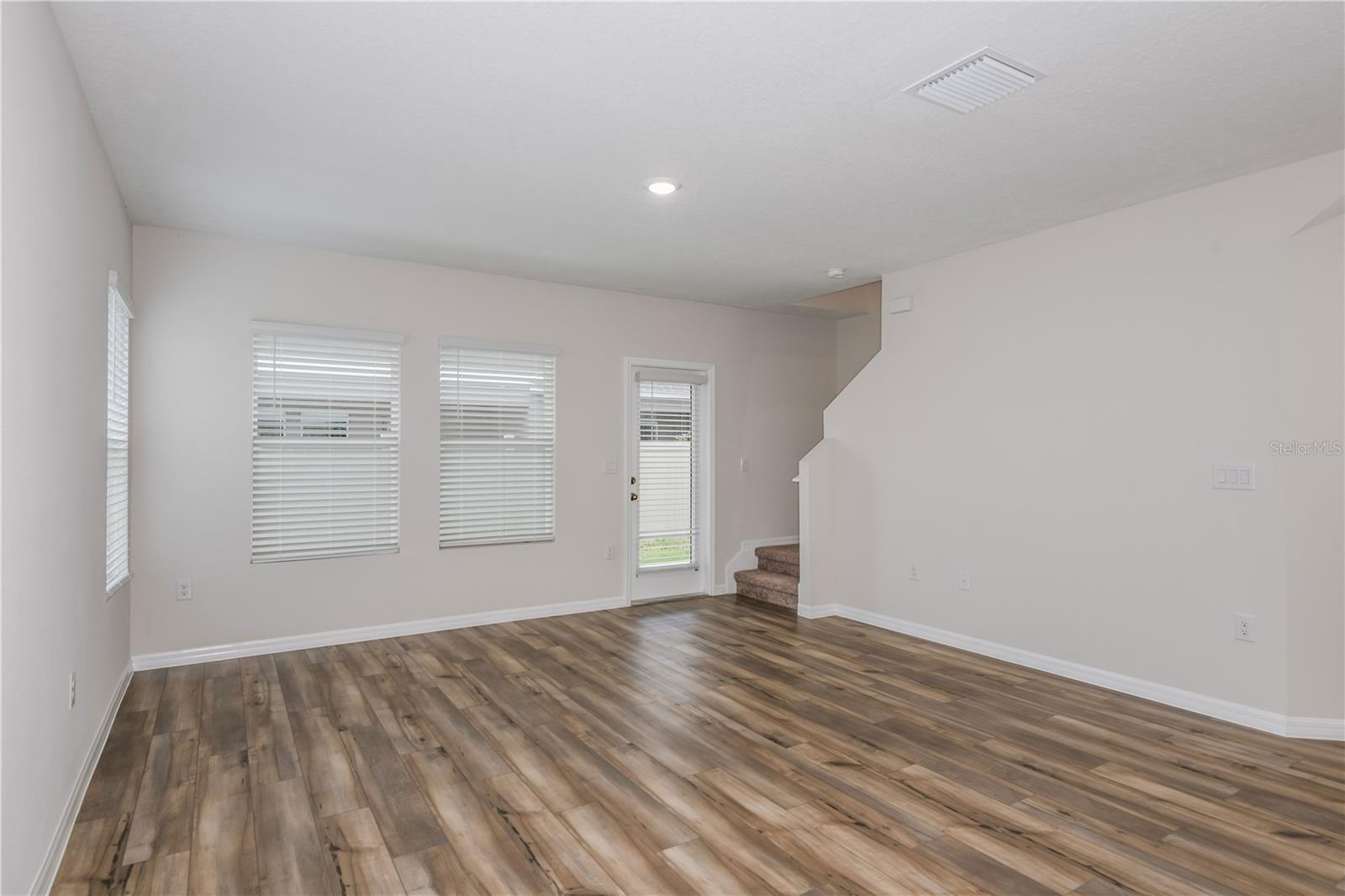 PASADENA WOODS - Residential