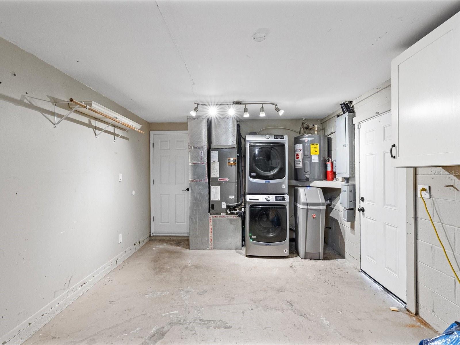 HALGREEN MANOR-UNIT 1 - Residential