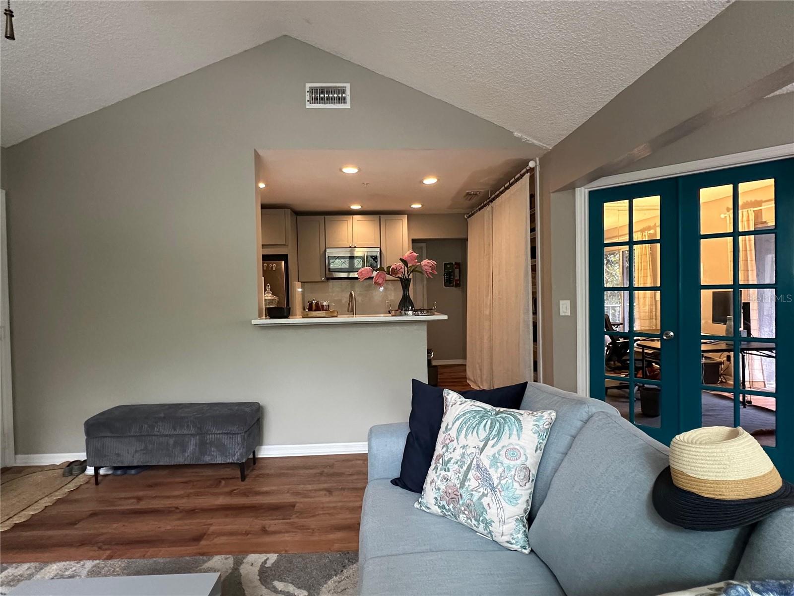 HUNTERS CHASE CONDO PH 1 - Residential