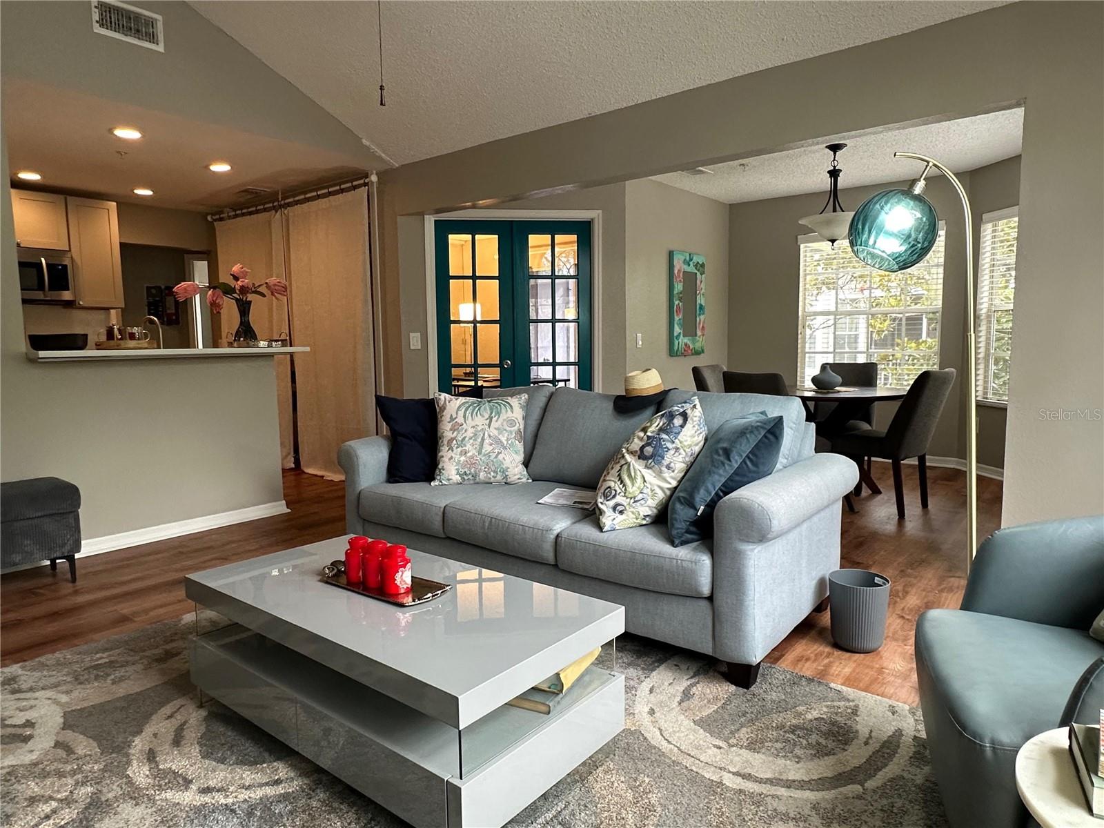 HUNTERS CHASE CONDO PH 1 - Residential