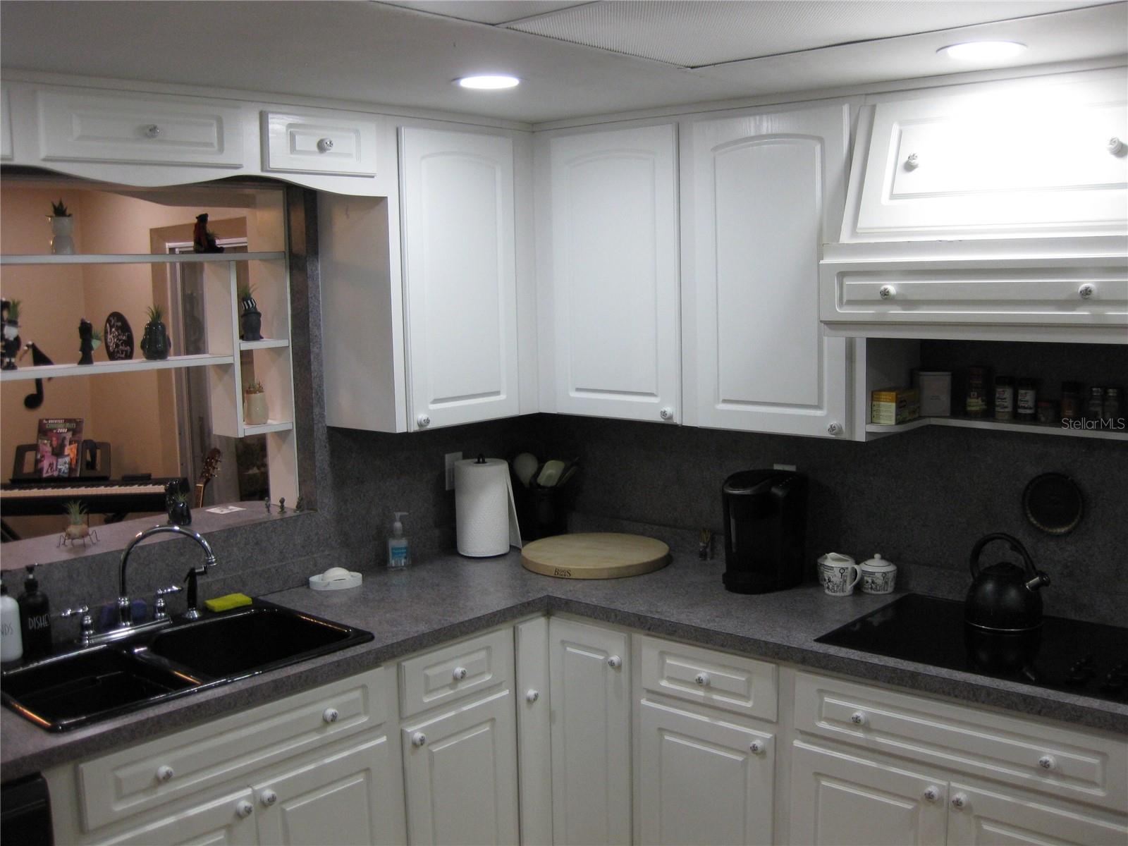 WOODLAND HILLS - Residential