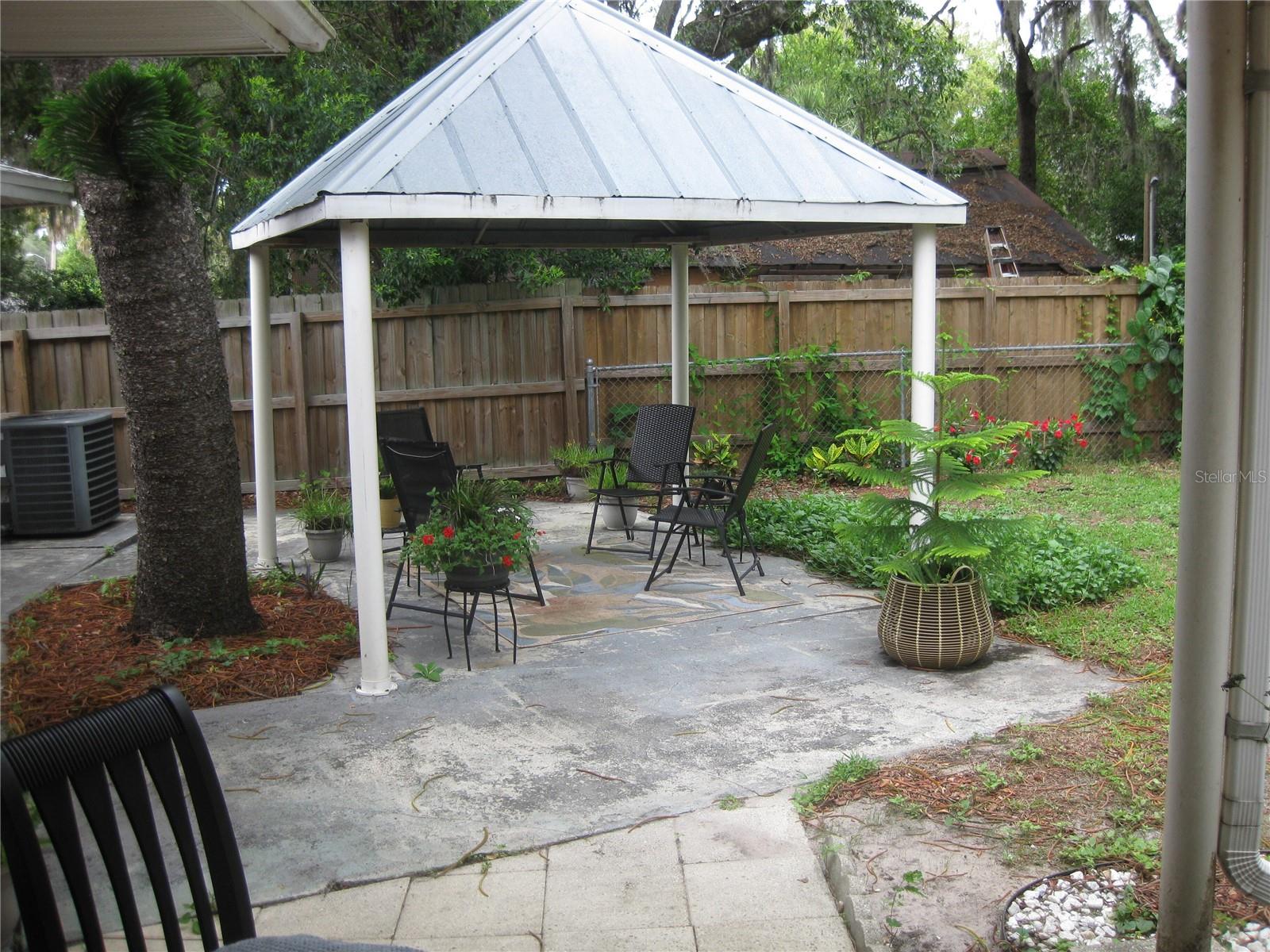 WOODLAND HILLS - Residential