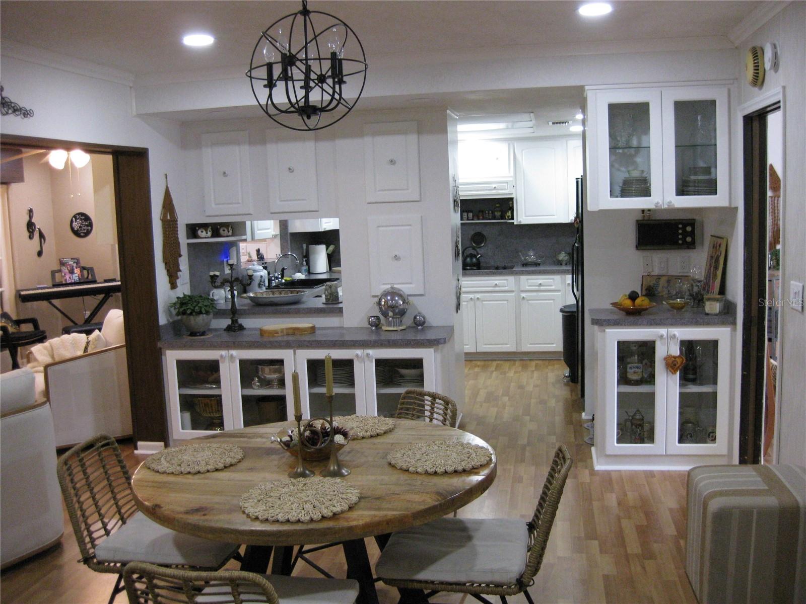 WOODLAND HILLS - Residential