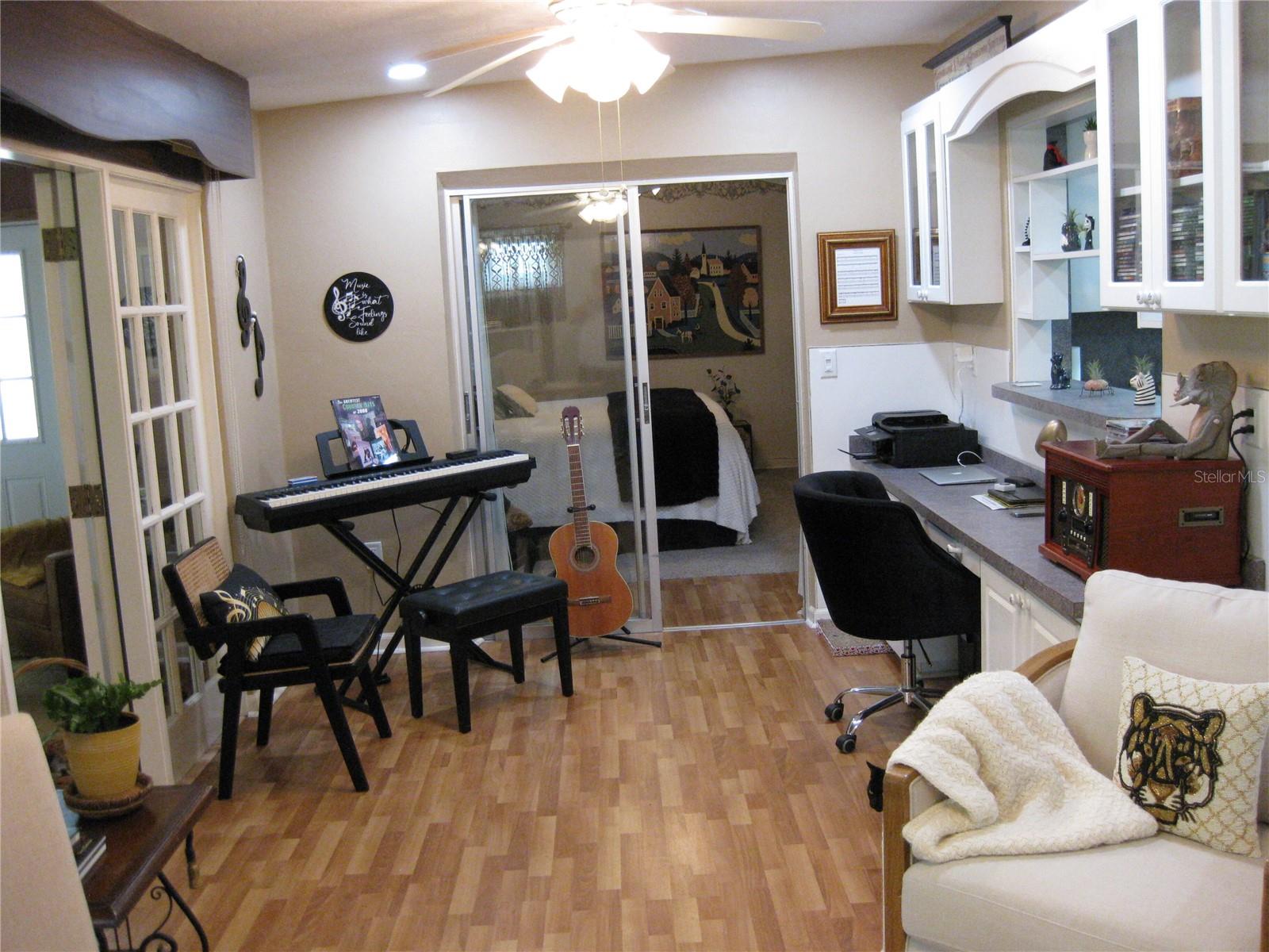 WOODLAND HILLS - Residential