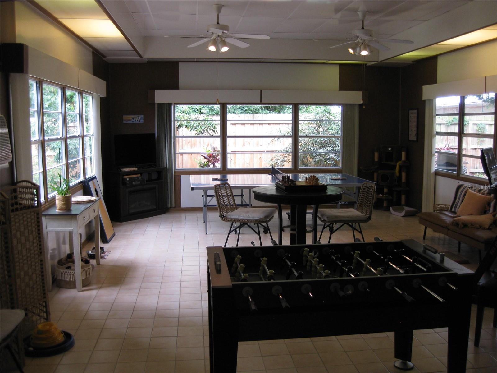 WOODLAND HILLS - Residential