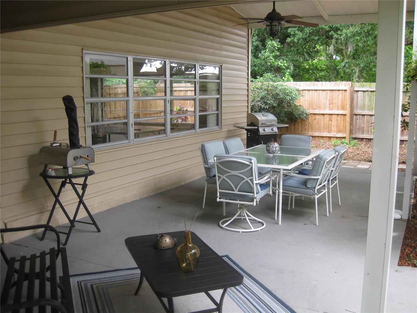 WOODLAND HILLS - Residential