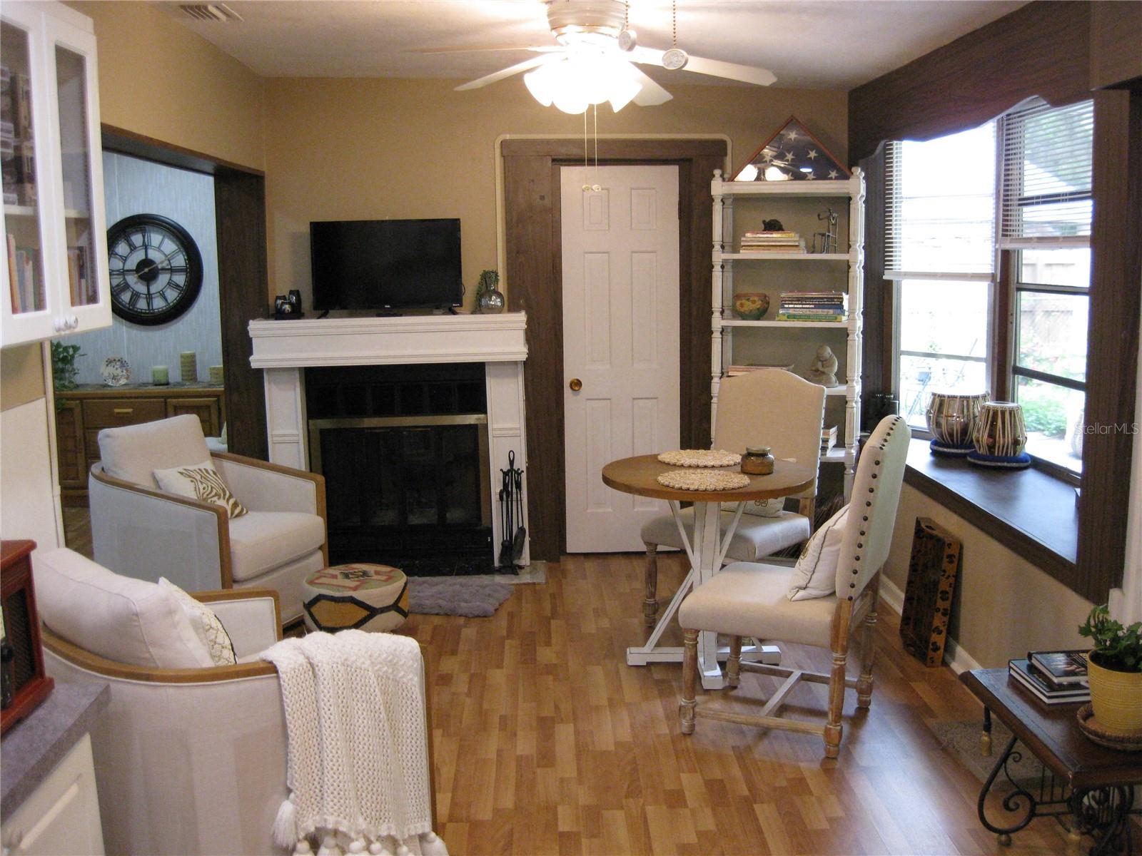 WOODLAND HILLS - Residential