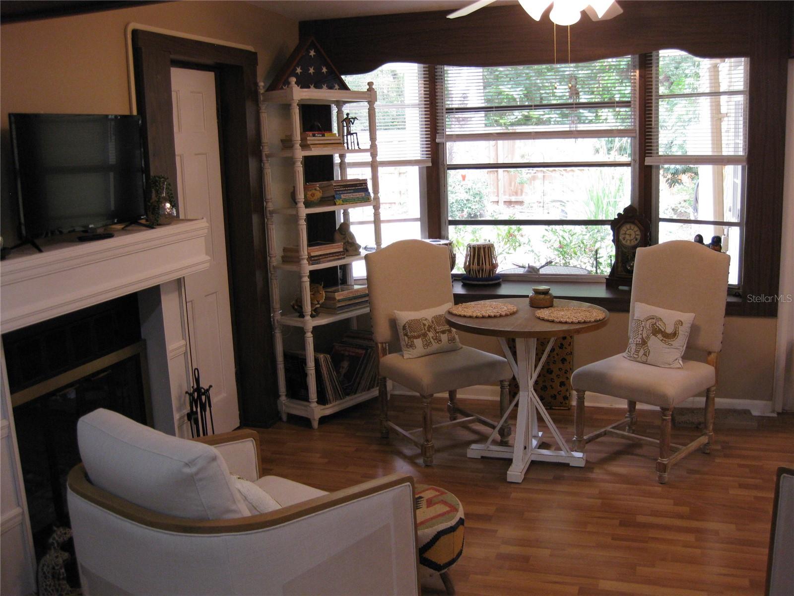 WOODLAND HILLS - Residential