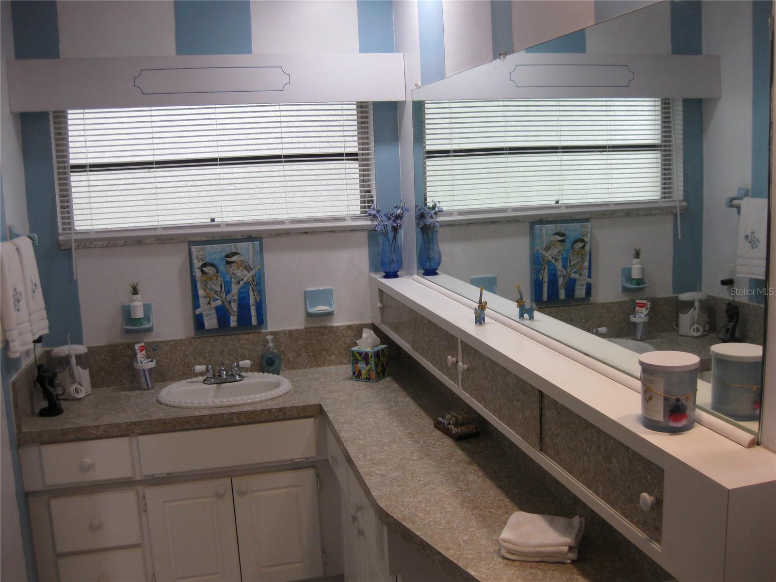 WOODLAND HILLS - Residential