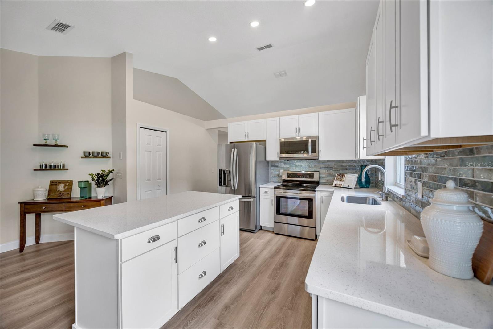 VALRICO VISTA - Residential