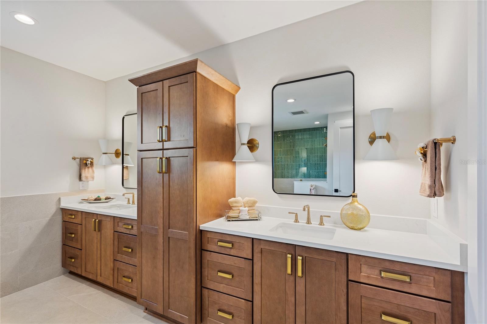 SUN PLAZA ISLES - Residential