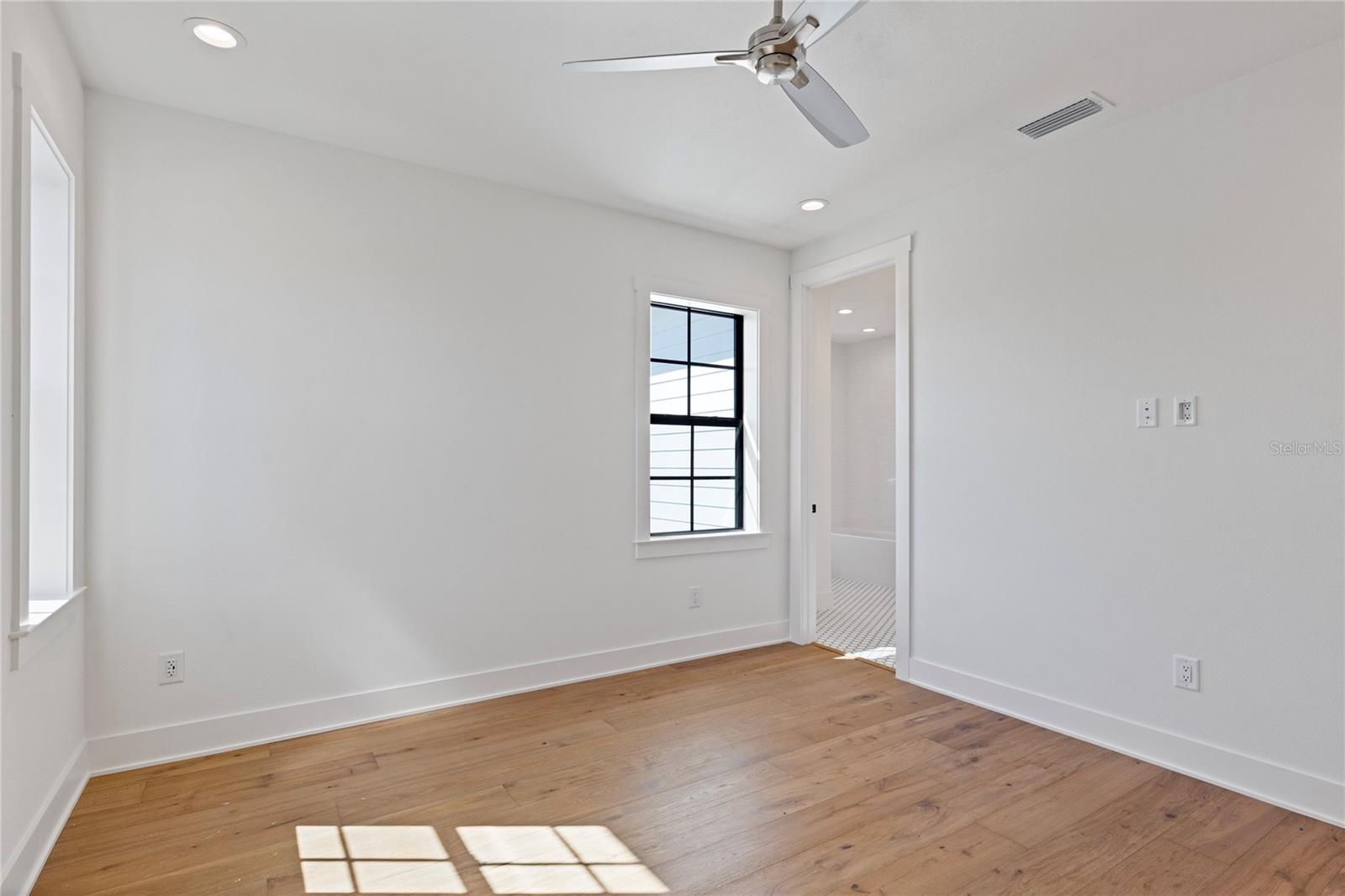 SUN PLAZA ISLES - Residential